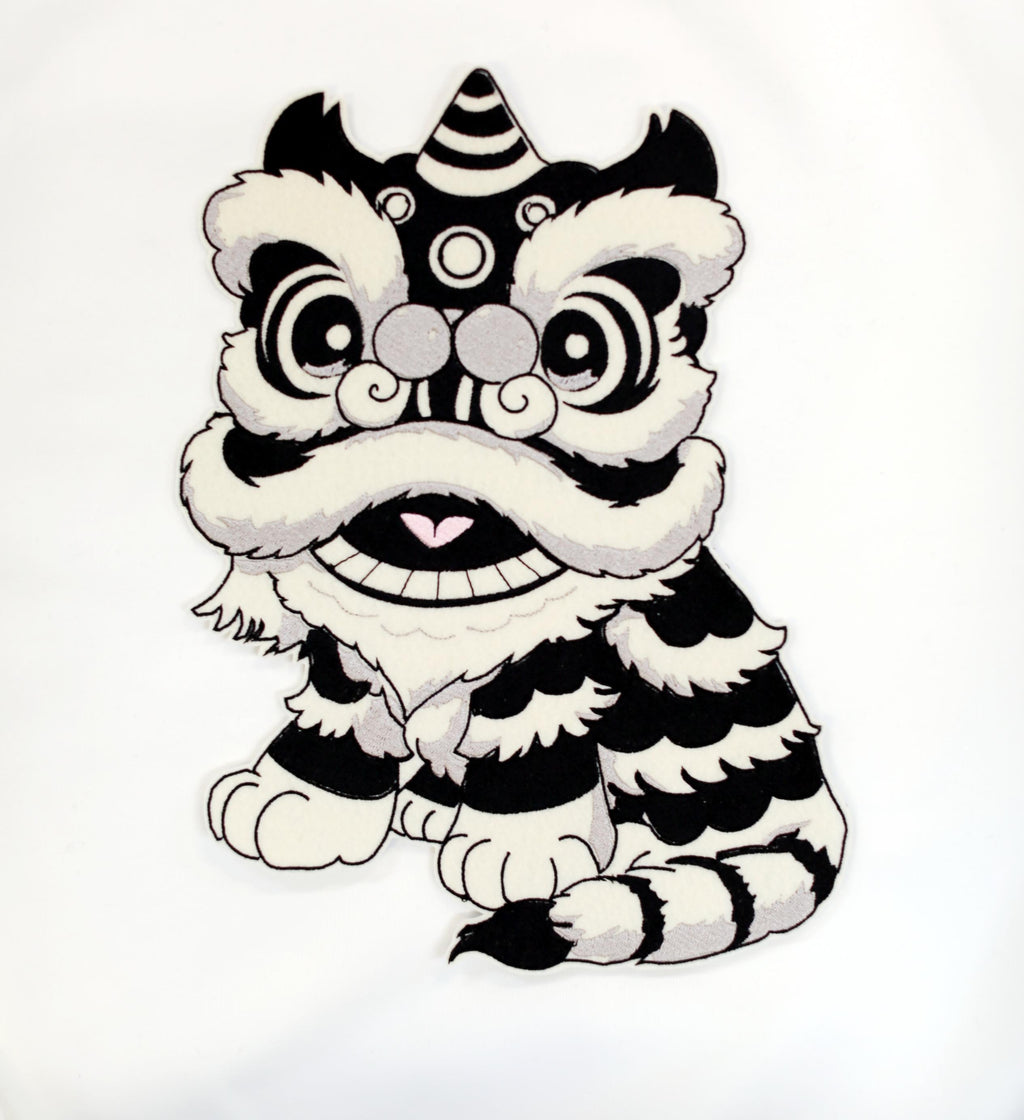 Embroidered jumperIron on Chinese Lion Dancing Embroidery Patch: Applique