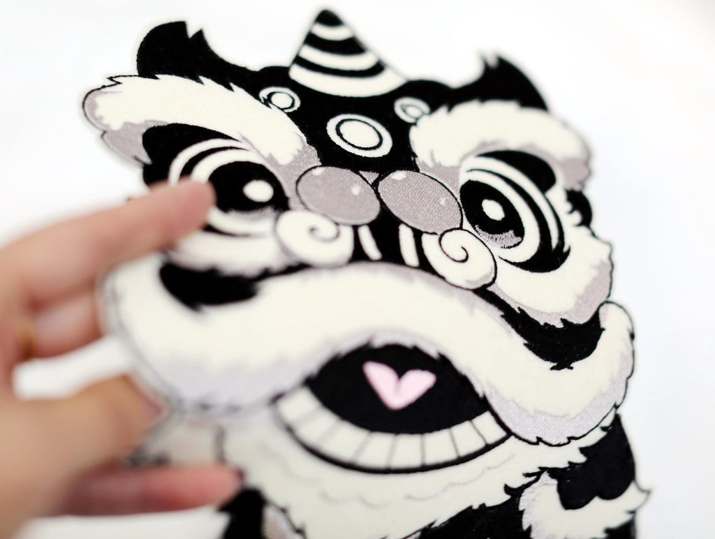 Embroidered jumperIron on Chinese Lion Dancing Embroidery Patch: Applique