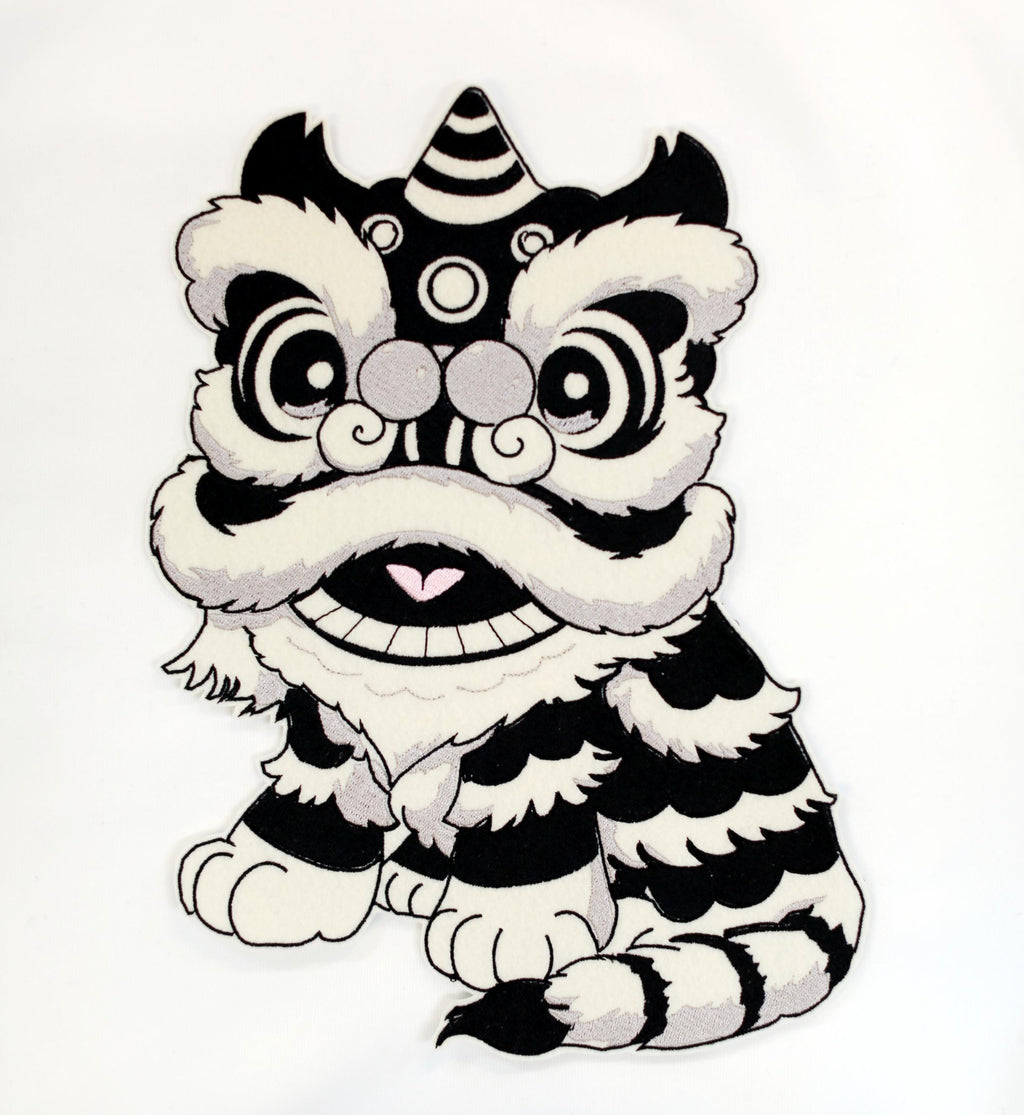 Embroidered jumperIron on Chinese Lion Dancing Embroidery Patch: Applique