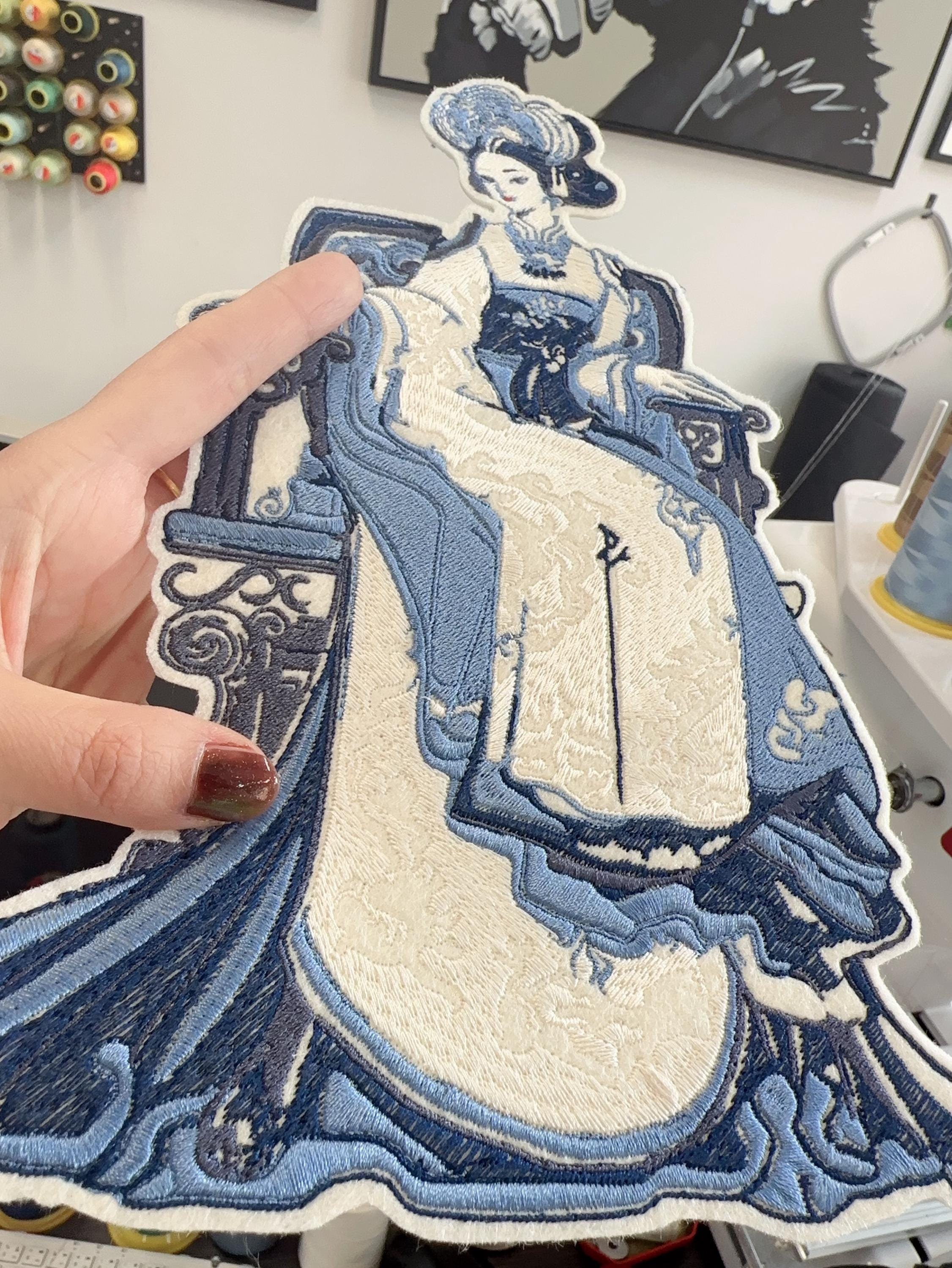 Traditional Chinese Lady Throne Patch – Blue White Hanfu Empress Embroidery (Sew/Iron On)