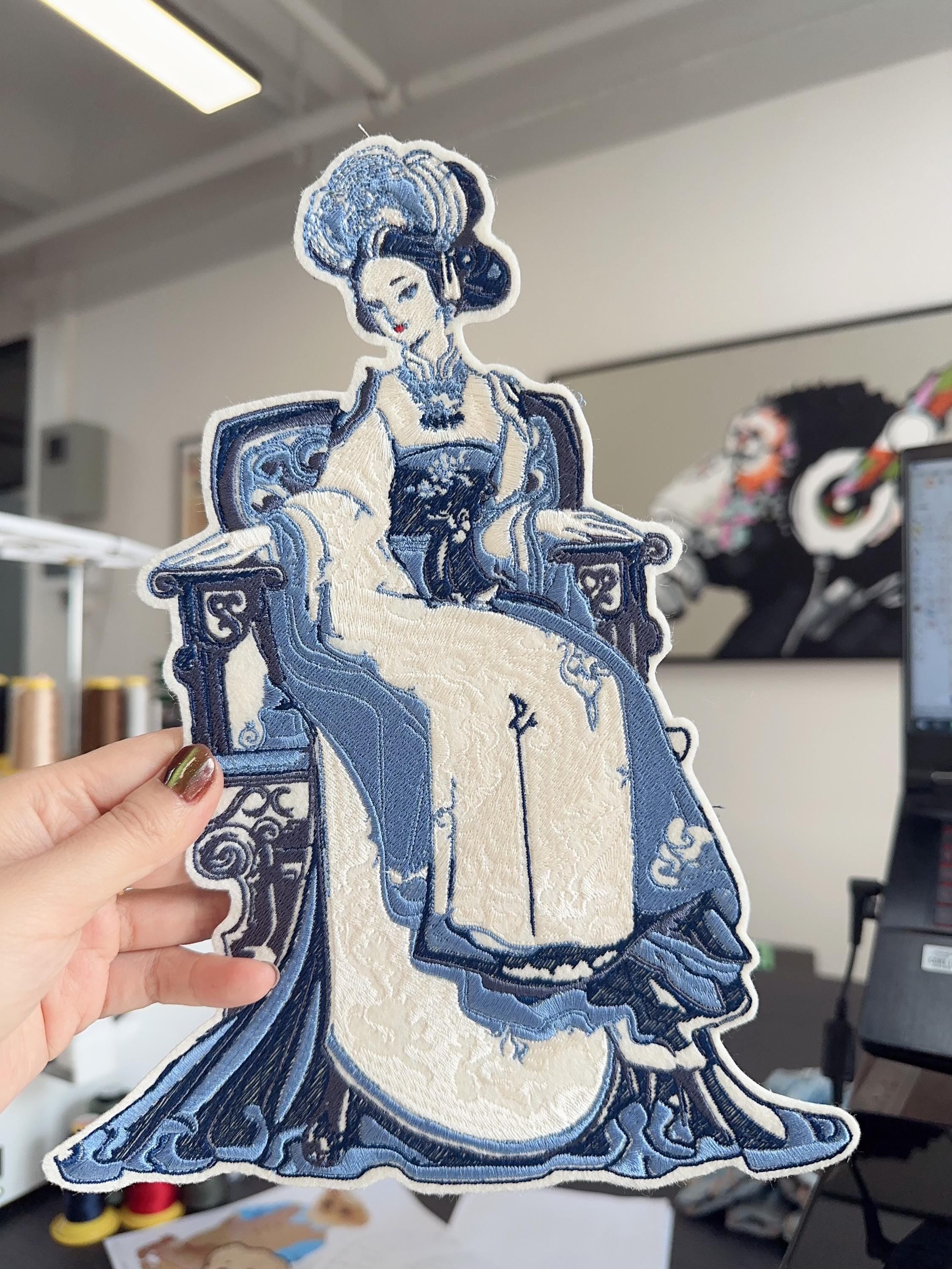 Traditional Chinese Lady Throne Patch – Blue White Hanfu Empress Embroidery (Sew/Iron On)