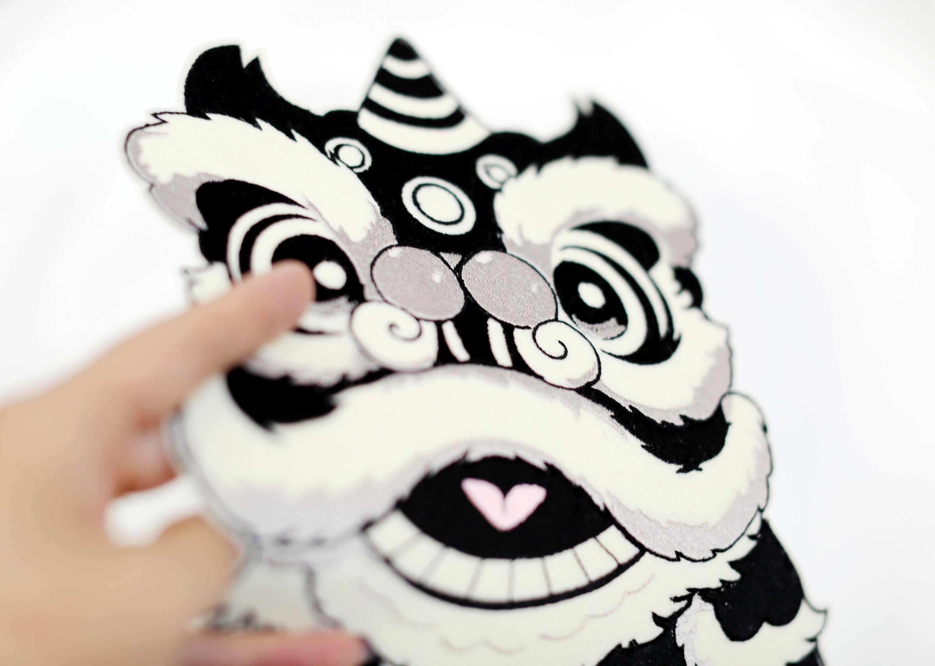 Embroidered jumperIron on Chinese Lion Dancing Embroidery Patch: Applique