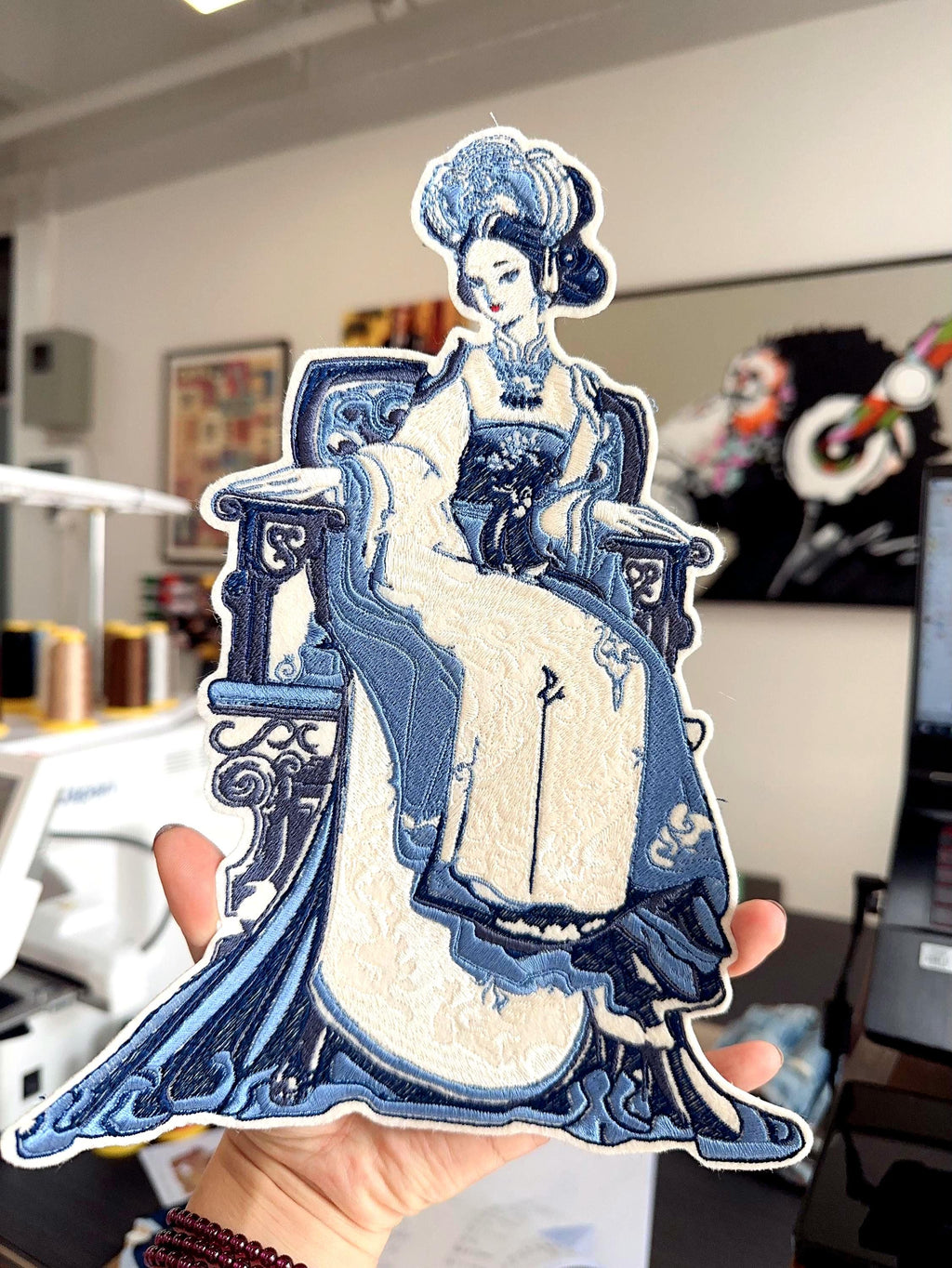 Traditional Chinese Lady Throne Patch – Blue White Hanfu Empress Embroidery (Sew/Iron On)