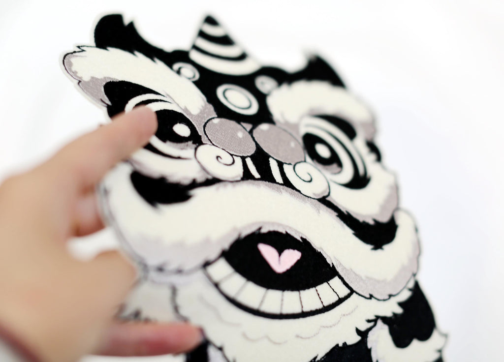 Embroidered jumperIron on Chinese Lion Dancing Embroidery Patch: Applique