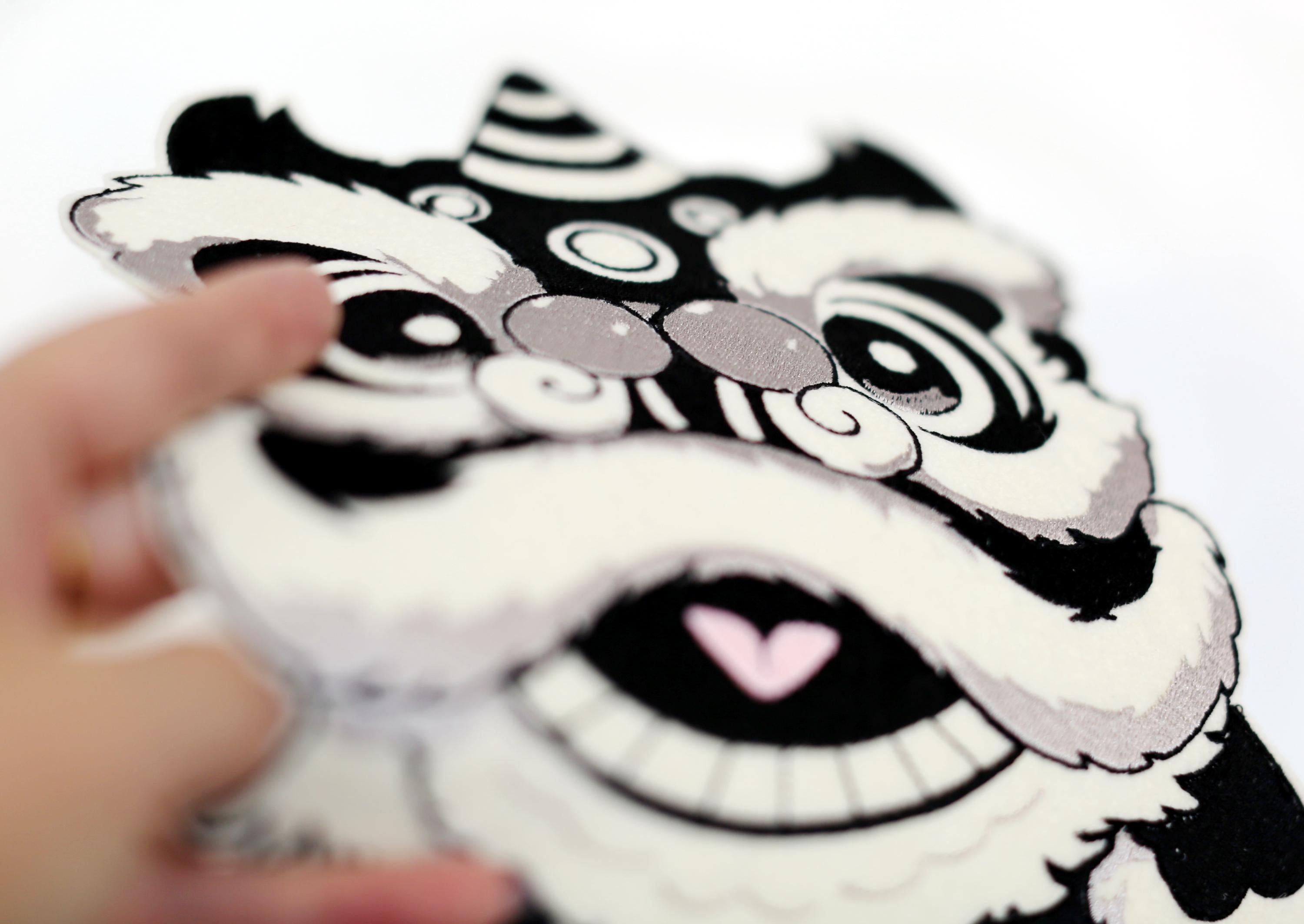 Embroidered jumperIron on Chinese Lion Dancing Embroidery Patch: Applique